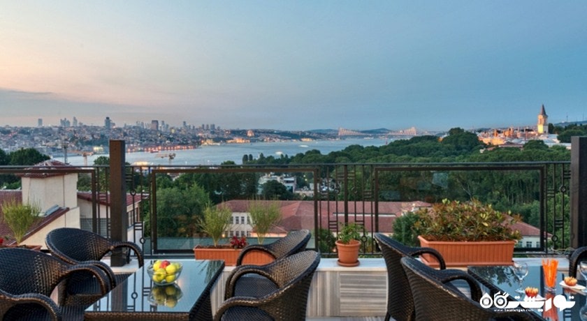 محوطه فضای باز رستوارن هتل